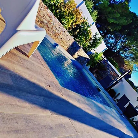 Avec Piscine Pour Un Sejour D'exception ! *